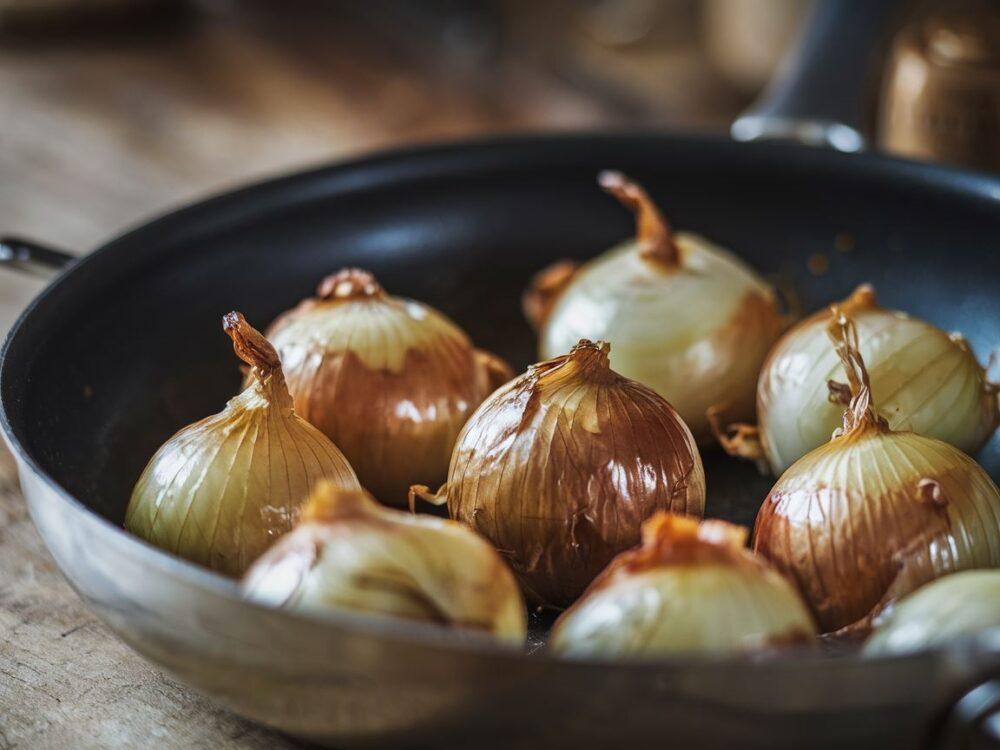 cebulowe plastry na patelni